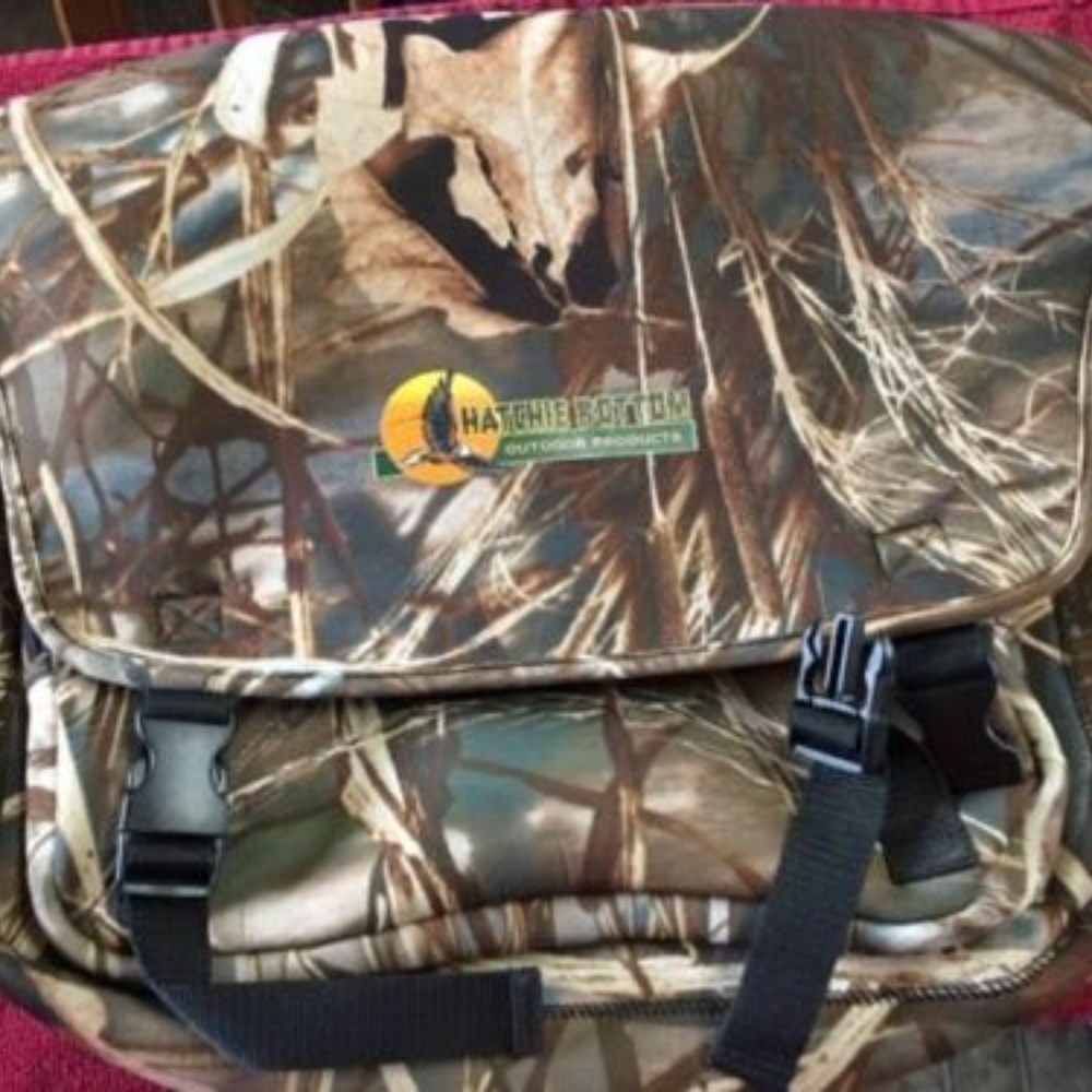 Realtree Hatchie Bottom Guide Bag Hunting Hiking